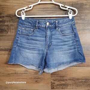 American Eagle Hi Rise Shortie Size 8 Super Stretch Raw Hem Medium Light Wash